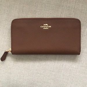 NWT coach zip wallet